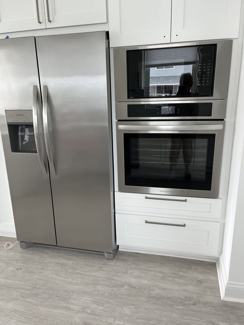 Refrigerator/ Microwave/Oven