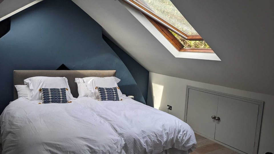 Bedroom 5.  Super kingsize bed (can be configured as a twin).