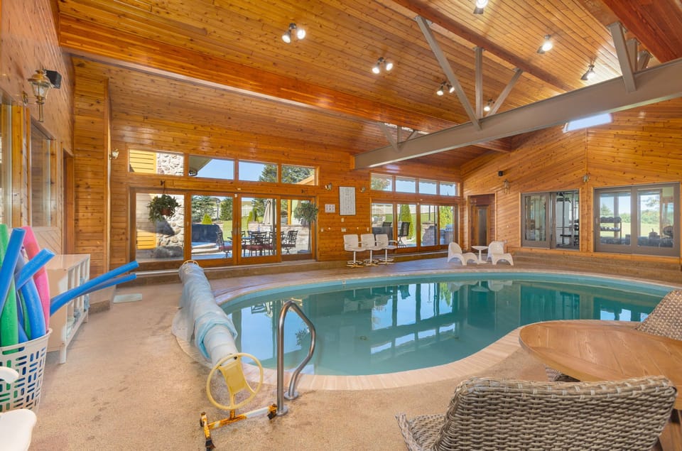 Huge 34*42 ft pool room with 17 ft high ceiling