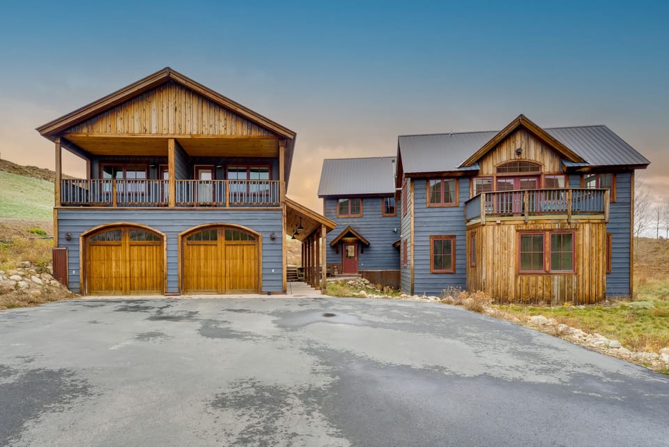 Crested Butte Vacation Rental | 5BR | 5.5BA | Stairs to Access | 2,900 Sq Ft