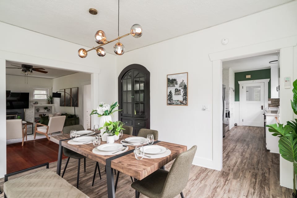 Spacious dining & kitchen: ideal for meals, work & play during your stay.
