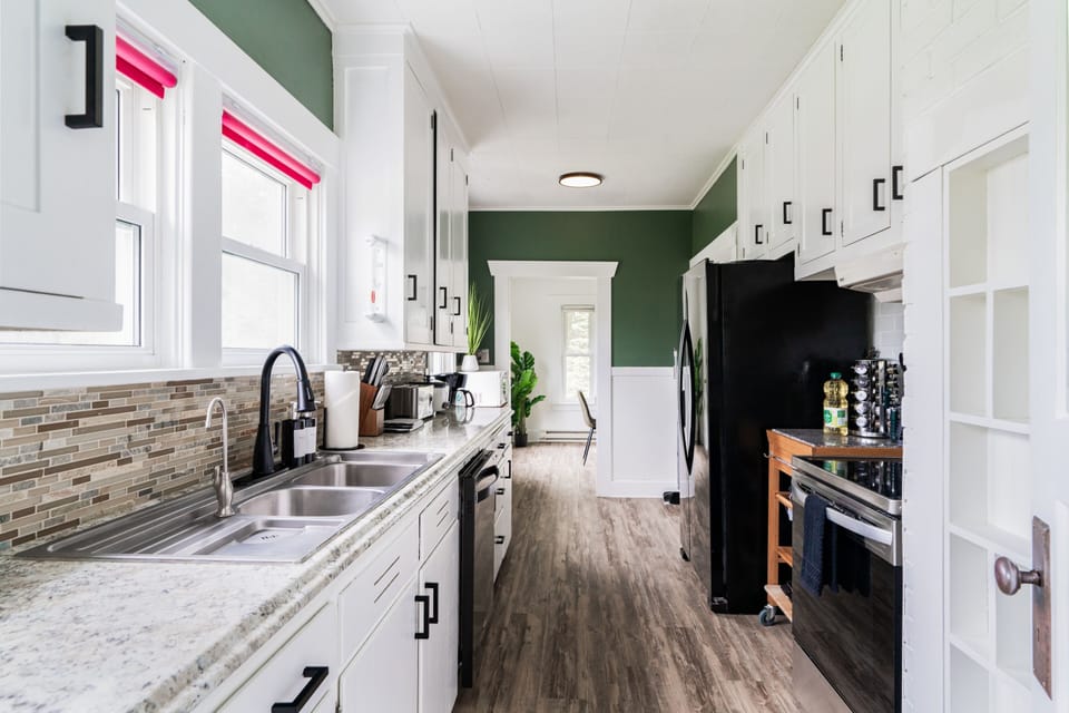 Spice rack, rice cooker, pots & plans - everything needed for your stay.
