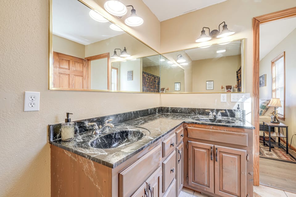 Full Bathroom | Shower/Tub Combo