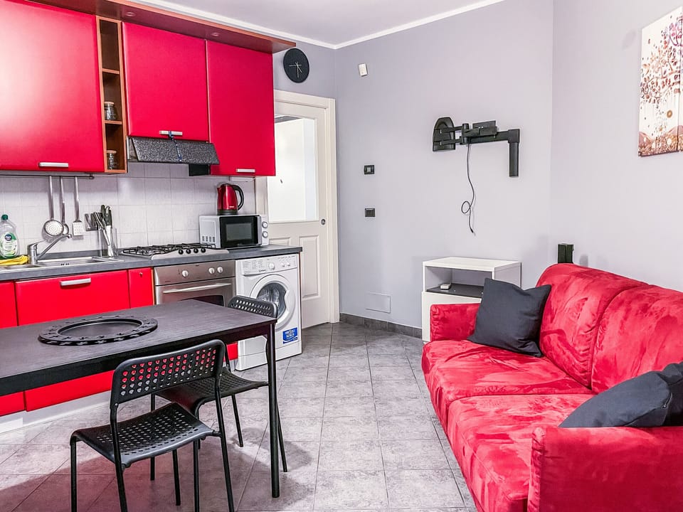 Living room with fully equipped kitchenette, including dishwasher and washing machine, TV and stay connected thanks to wifi.