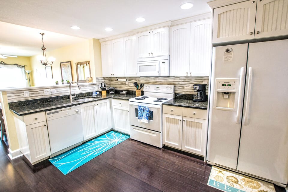 Full kitchen with all the amenities!