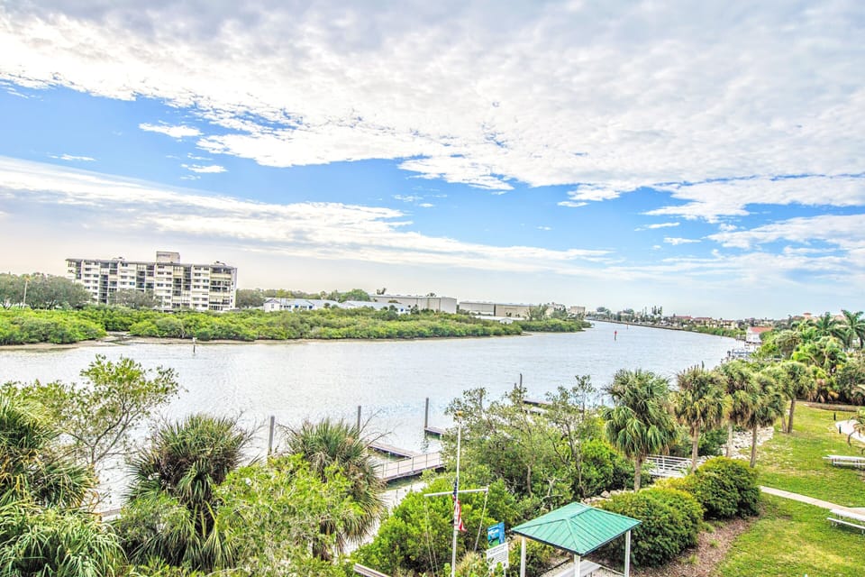 Beautiful views of the Intracoastal from the private patio! 