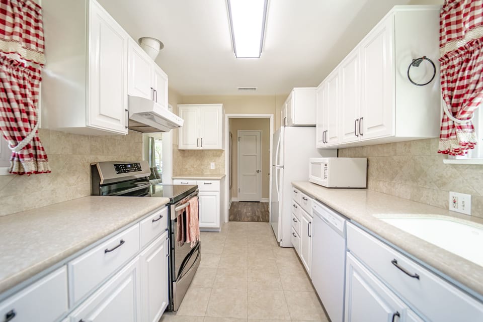 Full kitchen with induction stove and oven with air-fryer option
