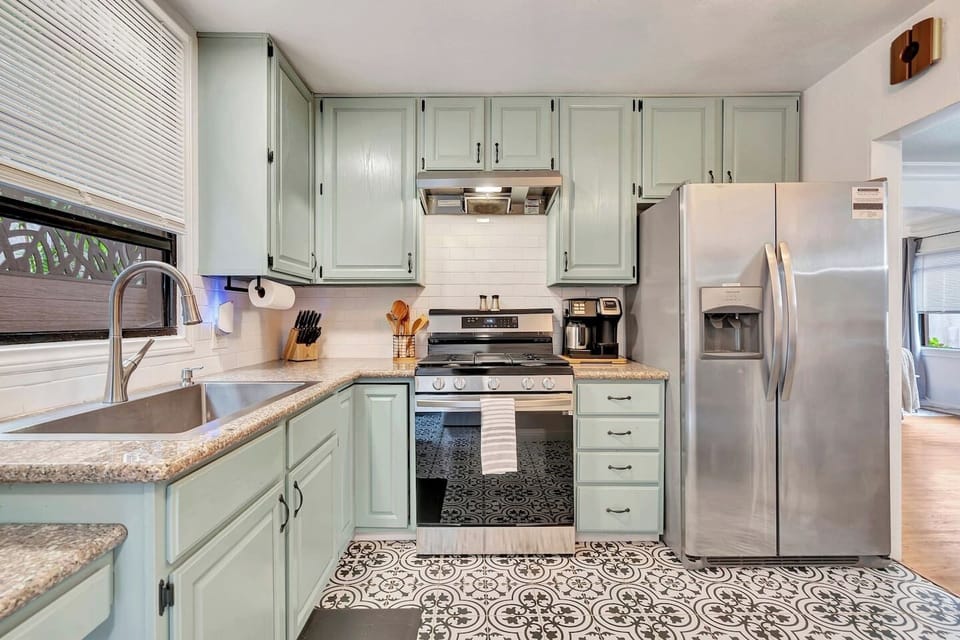 Coastal-Inspired, Fully Stocked Kitchen: Just bring the ingredients, and your appetite!