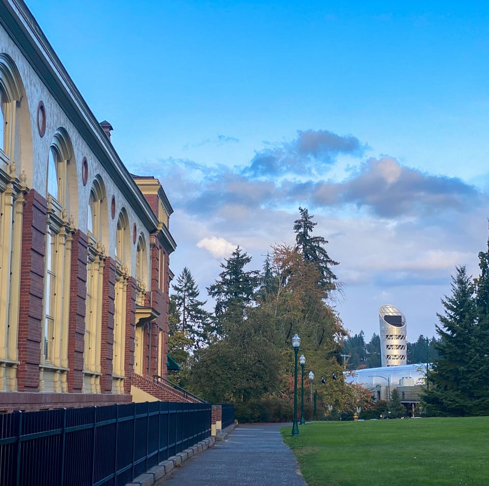 Walk to UO Campus