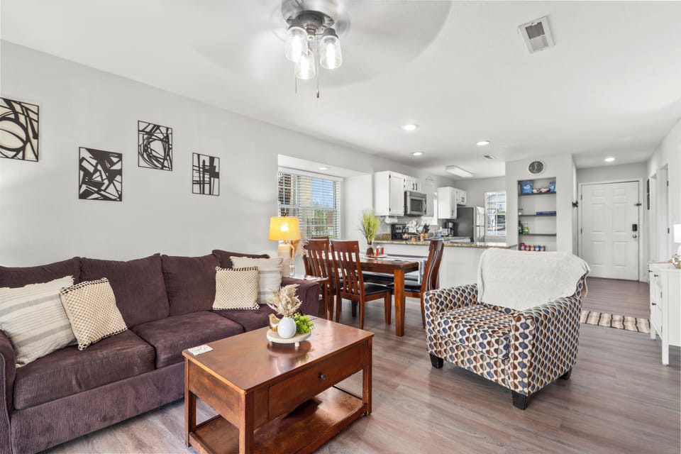 Open floor plan to enjoy family in every area 