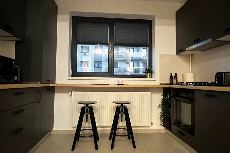Fully equipped kitchen with microwave, refrigerator with freezer, toaster, electric kettle, stove, oven and coffee machine