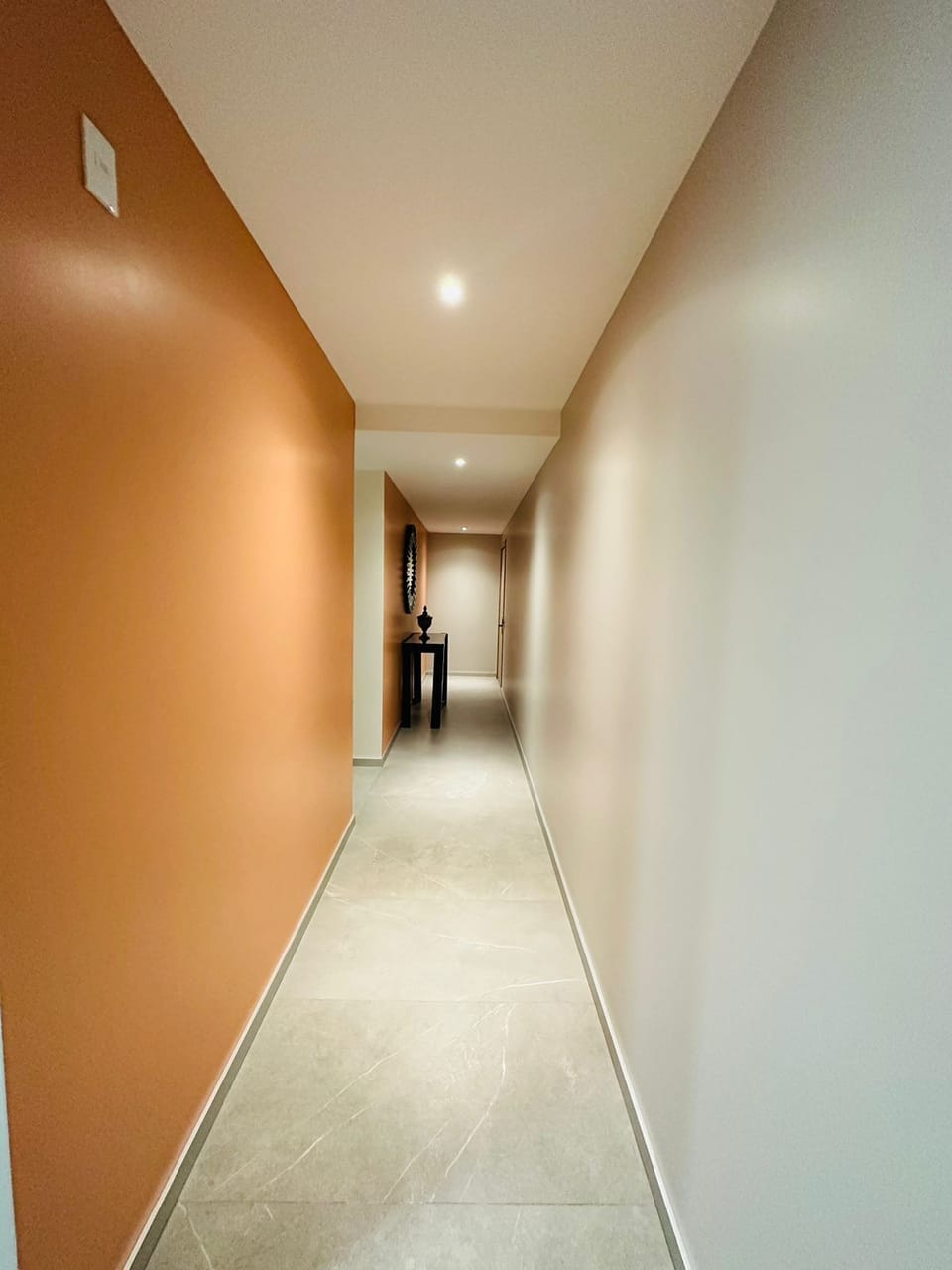 El pasillo de la entrada principal. 
