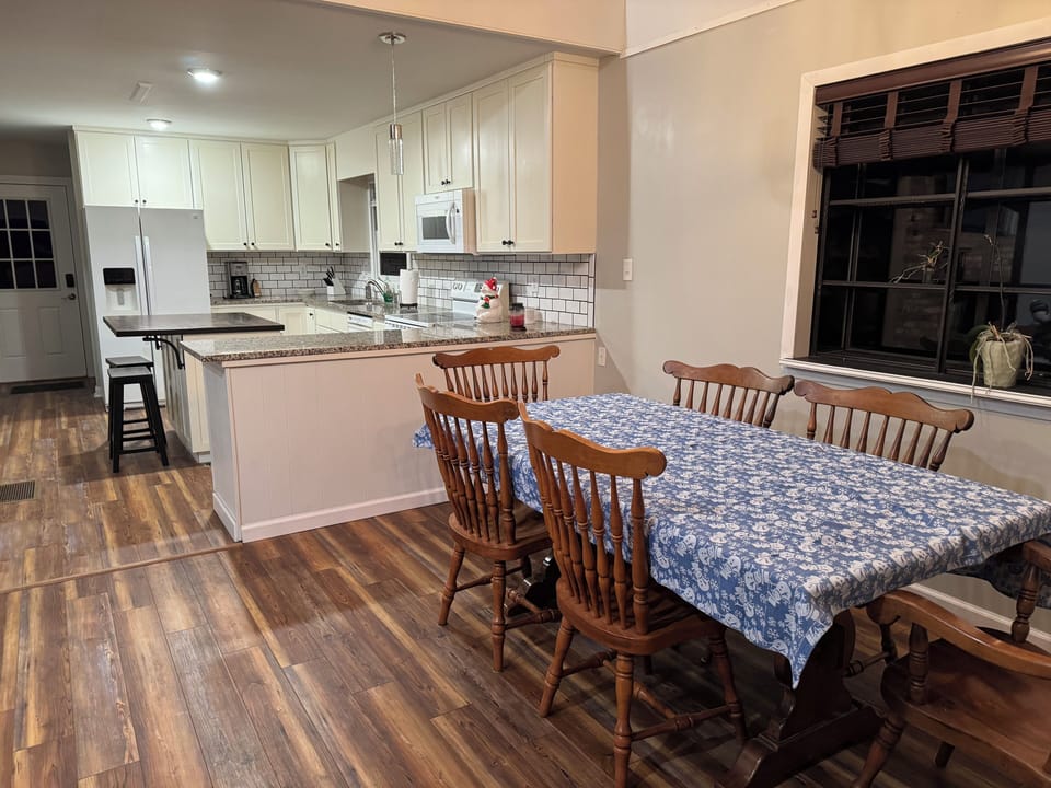 kitchen/dining room