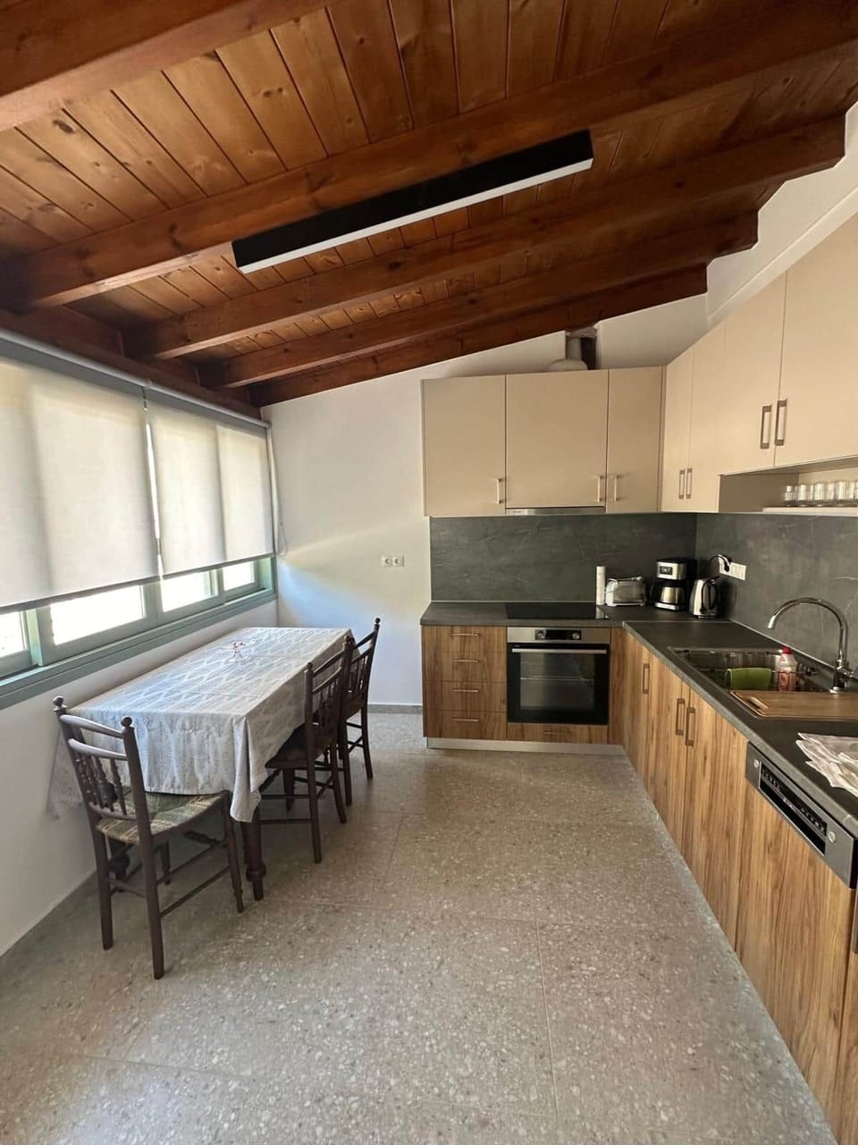 Kitchen & dining