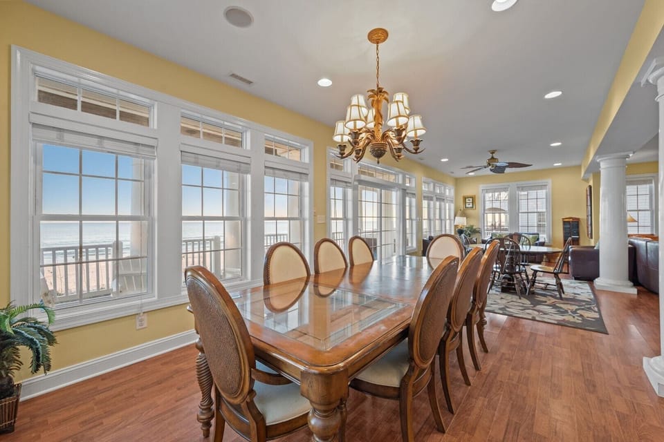 2 Dining Areas - Plenty of Seating