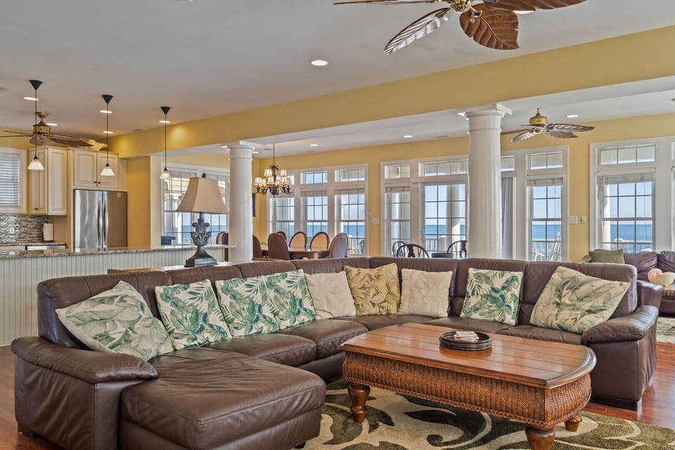 Living Area - Expansive Ocean Views