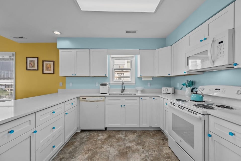 Expansive Kitchen