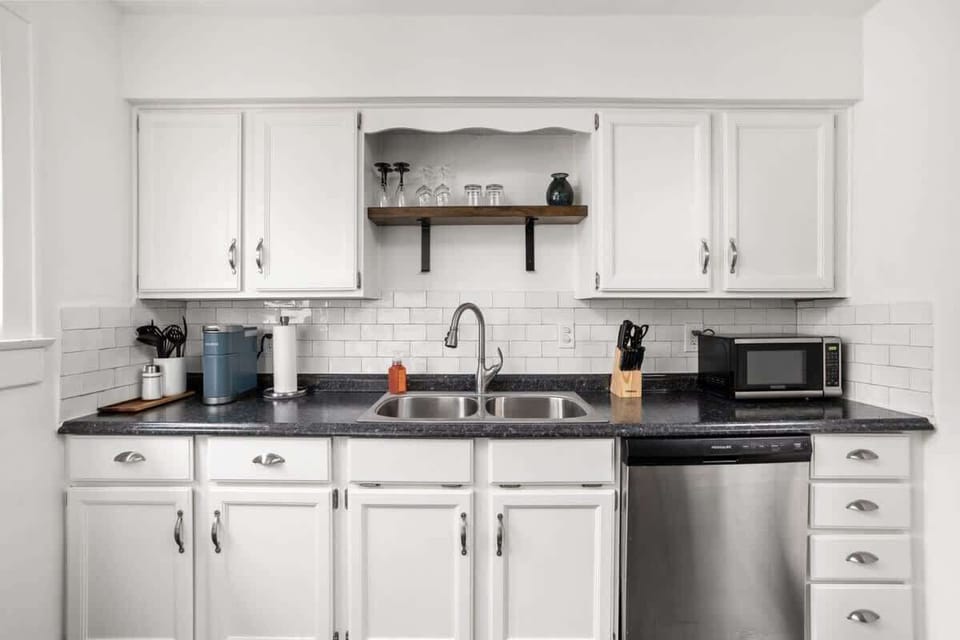 Kitchen: Bright and modern space with sleek appliances, perfect for culinary adventures!