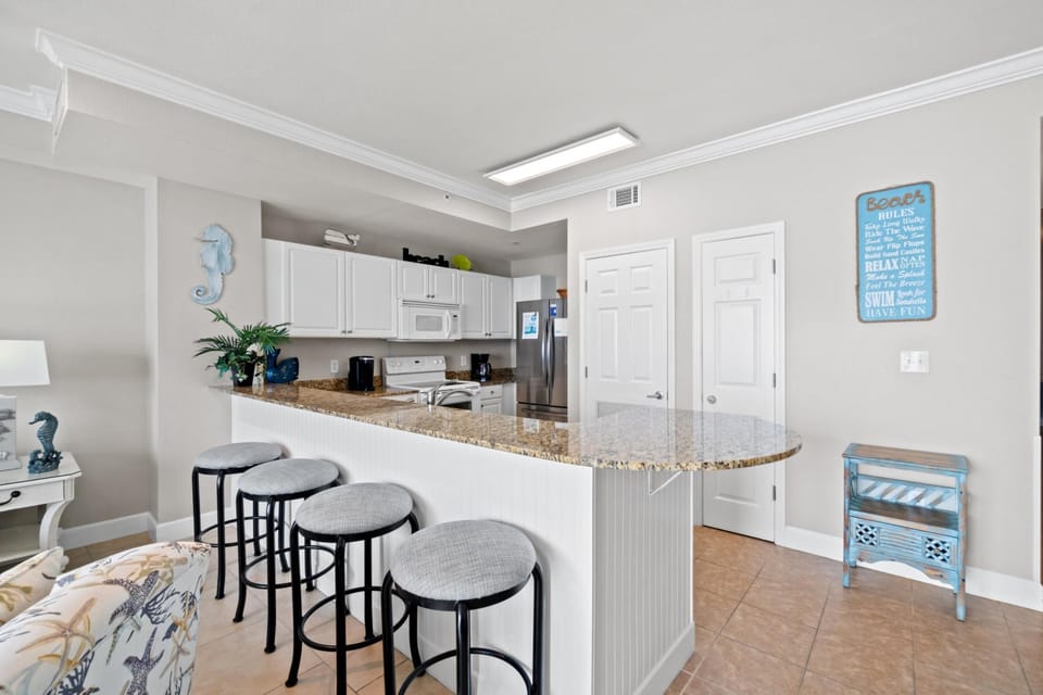 Kitchen with Breakfast Bar
