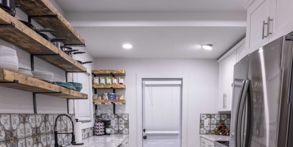 Full kitchen