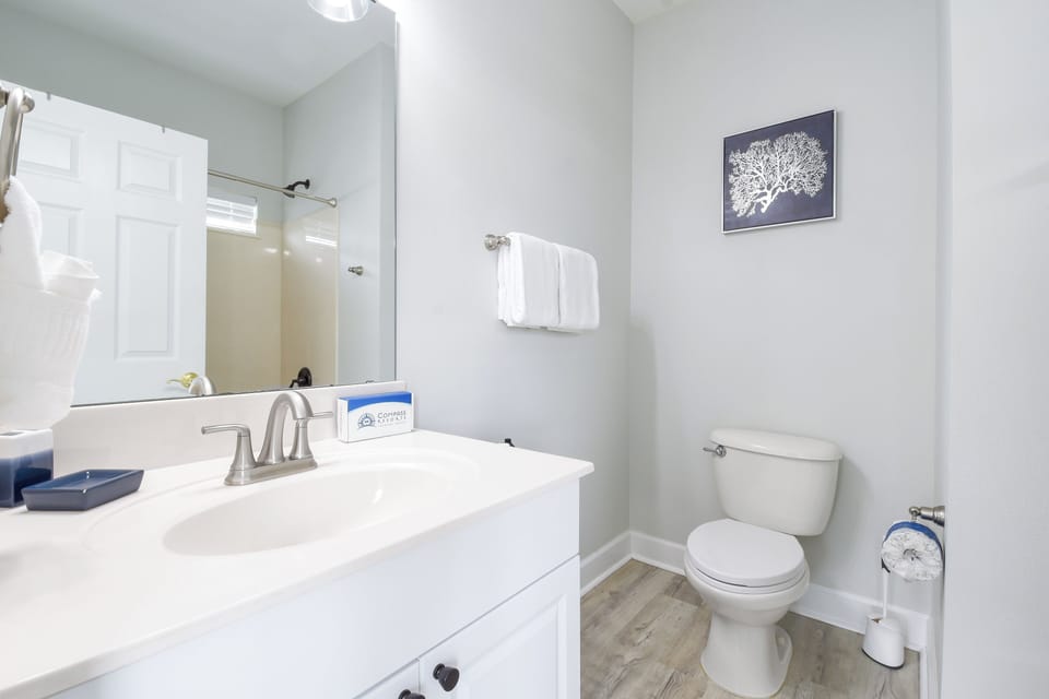 Pearl By The Sea - Second Floor Primary Bathroom