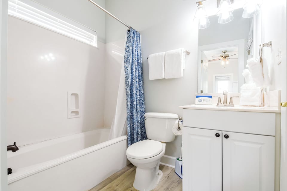 Pearl By The Sea - Second Floor Guest Bathroom