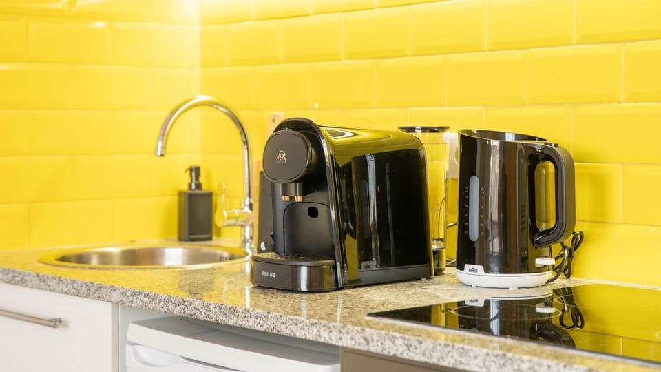 Our kitchenette is equipped with high-end ppliances, that you can use during your stay #quality #airbnb