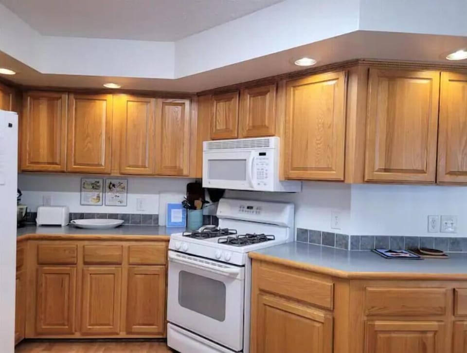 Fully equipped kitchen with large serving counter