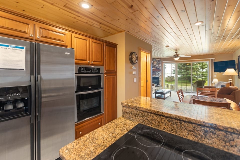 Kitchen Photo #2
