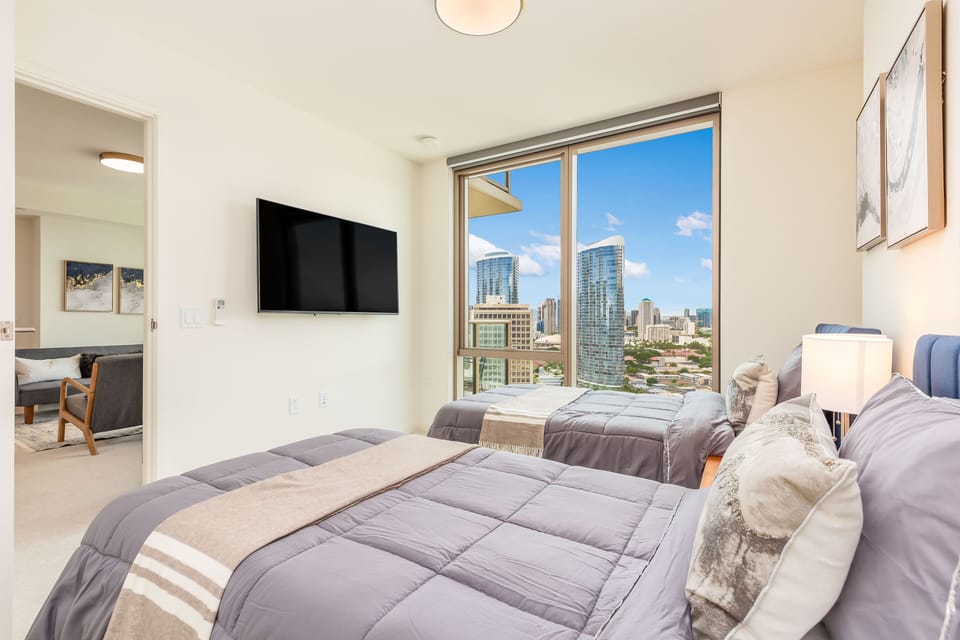 2 Twins with streaming Smart TV