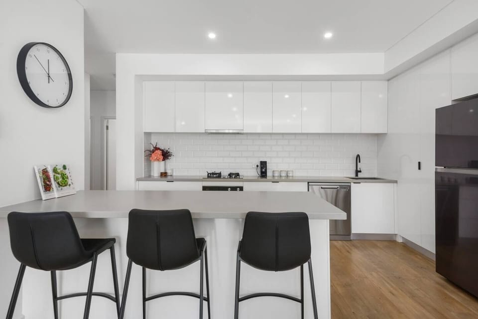 The oversized breakfast bar invites you to take things slow over a morning cuppa before hitting the beach