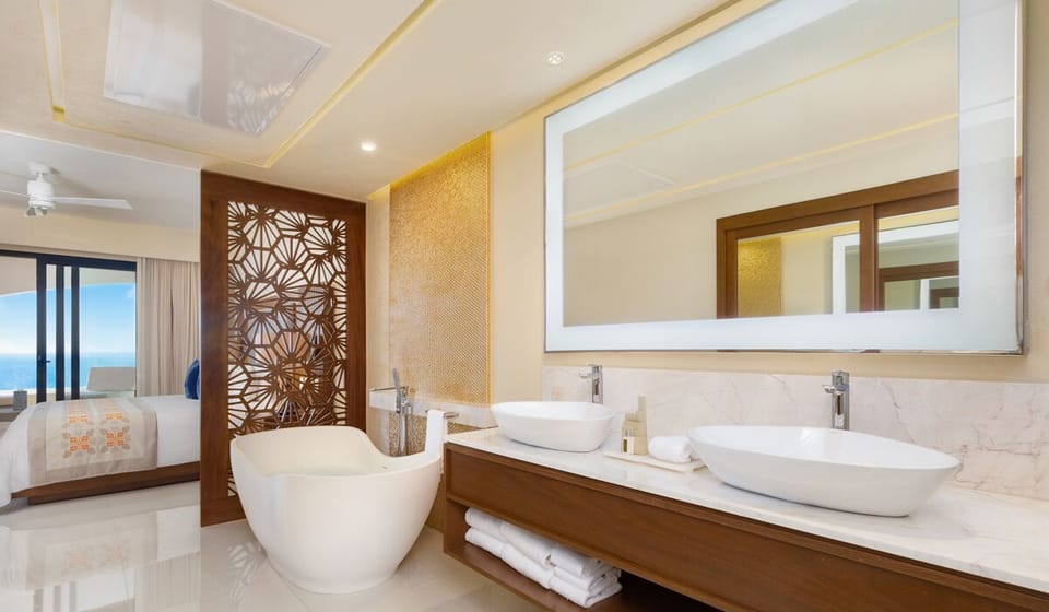 Shower, jetted tub, hair dryer, towels