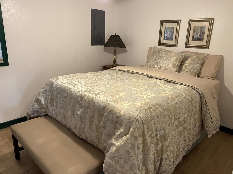 2 bedrooms, WiFi, bed sheets