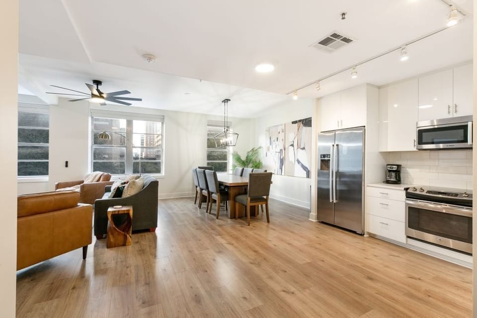 Kitchen/Dining area