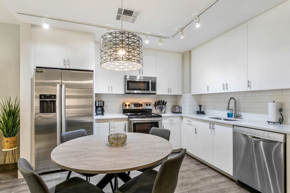 Kitchen / Dining area
