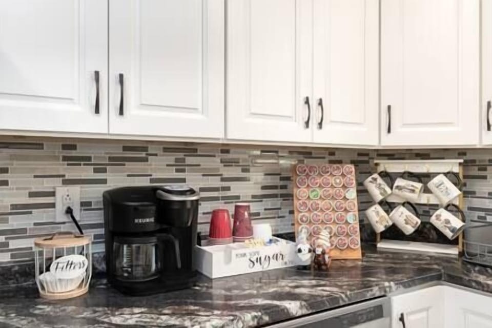 Coffee/tea maker, fridge, microwave, oven