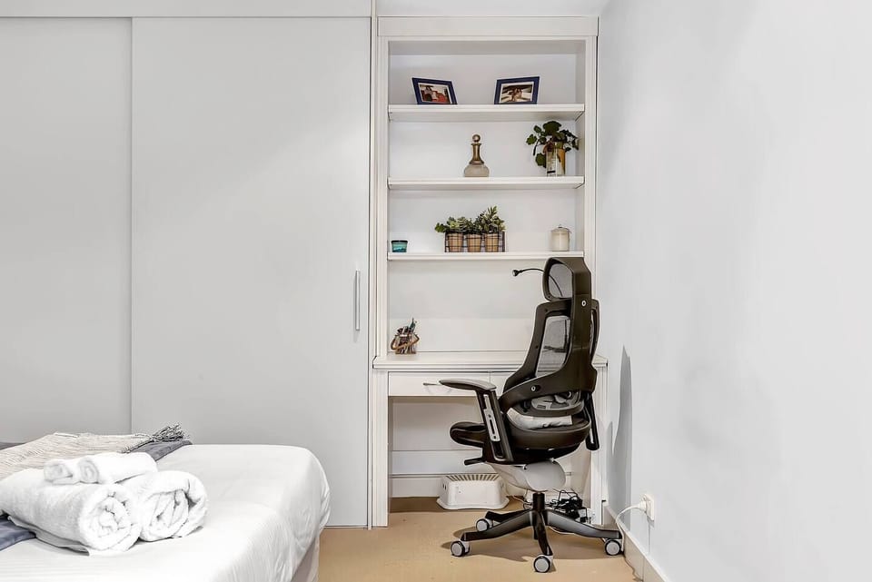 2 bedrooms, desk, iron/ironing board, WiFi