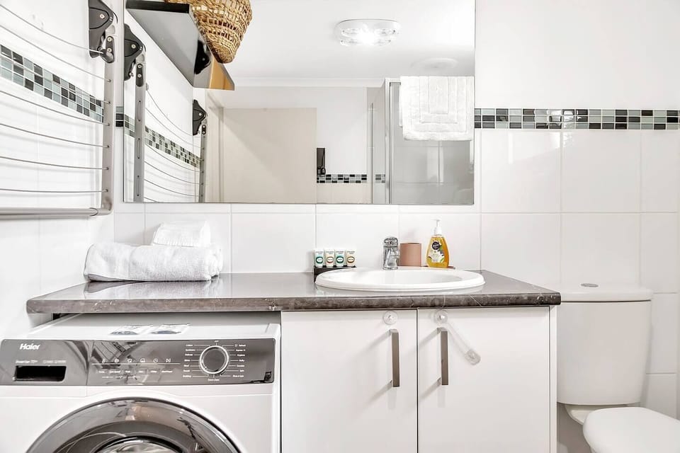 Enhance your day-to-day convenience with an in-unit washing machine, discreetly housed within the bathroom.
