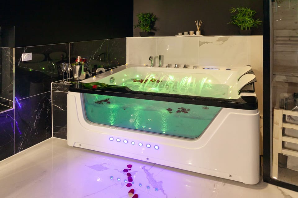 Indoor spa tub
