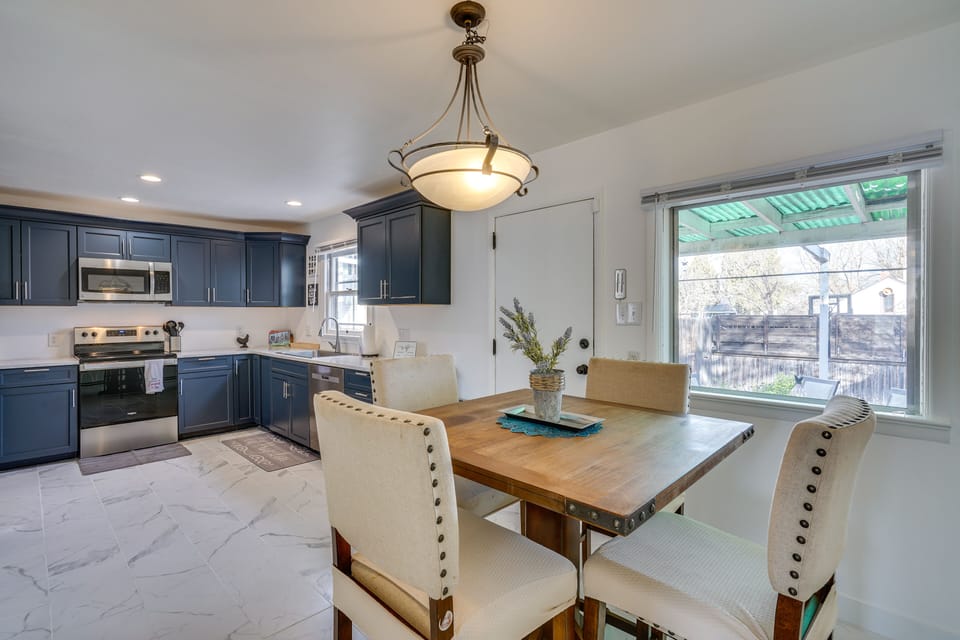 Dining Area | Dishware & Flatware Provided