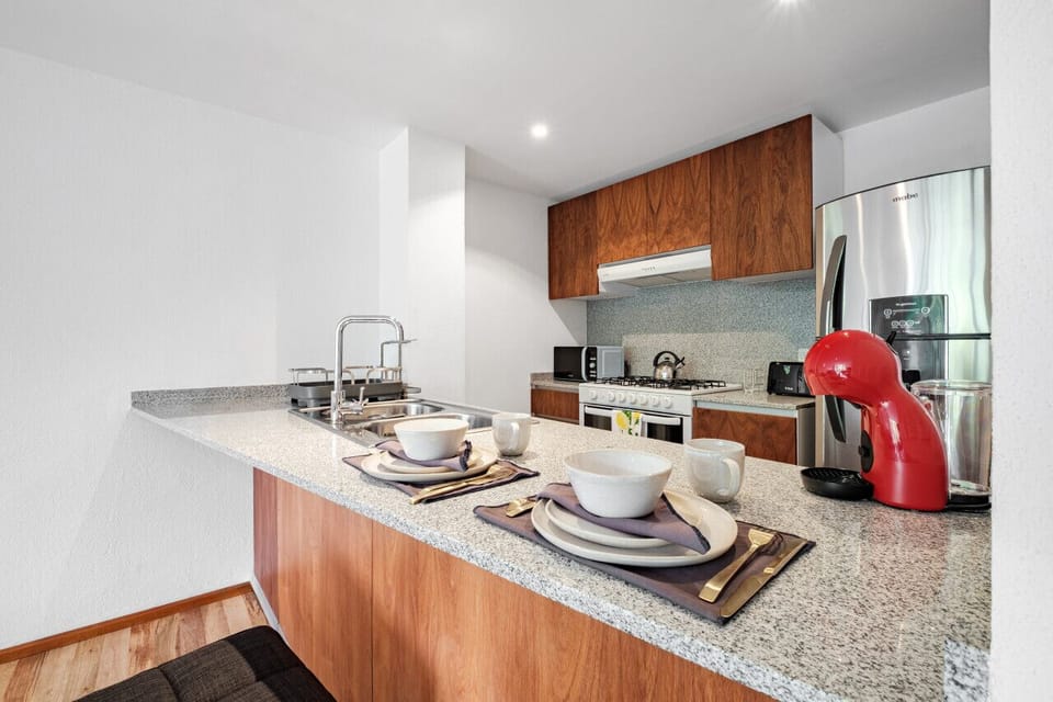 Kitchen with kitchen bar
