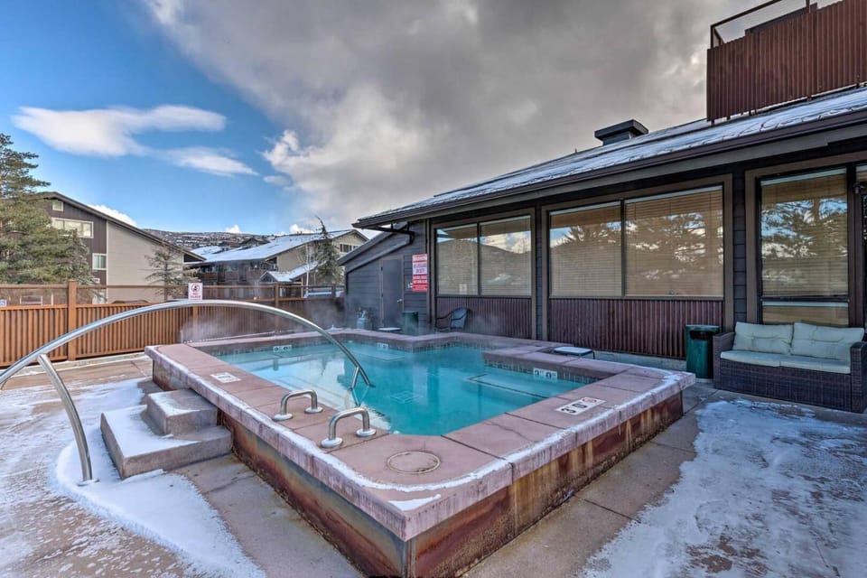 Hot tub (year round access)