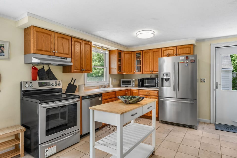 Fully equipped kitchen that leads into the dining room.