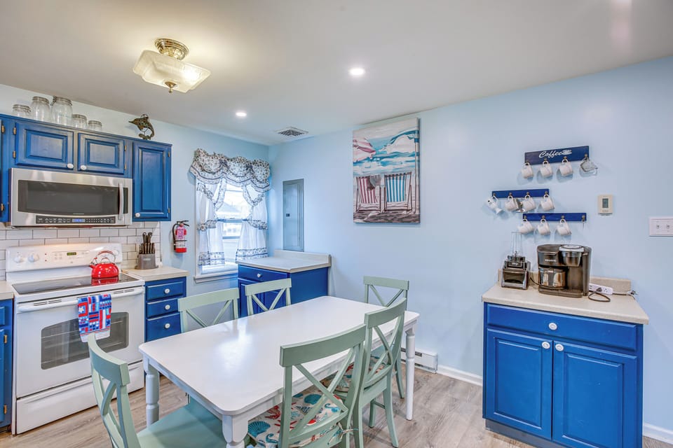 Kitchen | Cooking Basics | Coffee Maker | Trash Bags & Paper Towels Provided