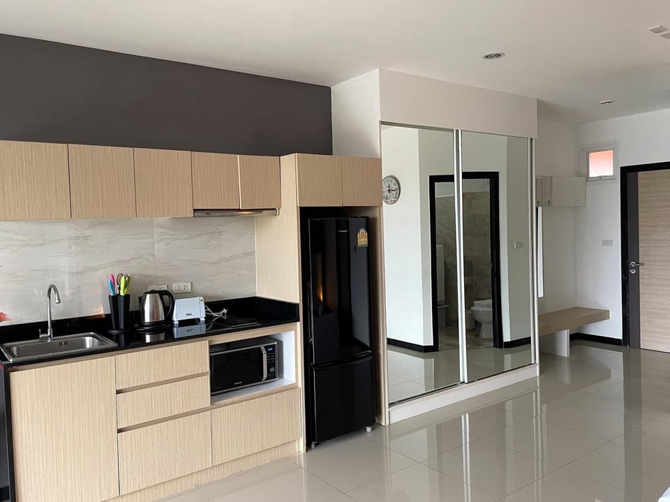 Nai Harn spacious studio, great amenities! (9768)