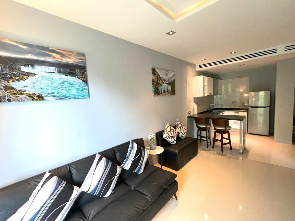 ET708 Top floor apartment at Emerald Terrace (11090)