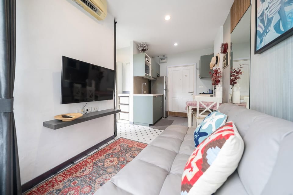 Cozy apartment at Zcape 1, fun Boat Avenue area (15105)