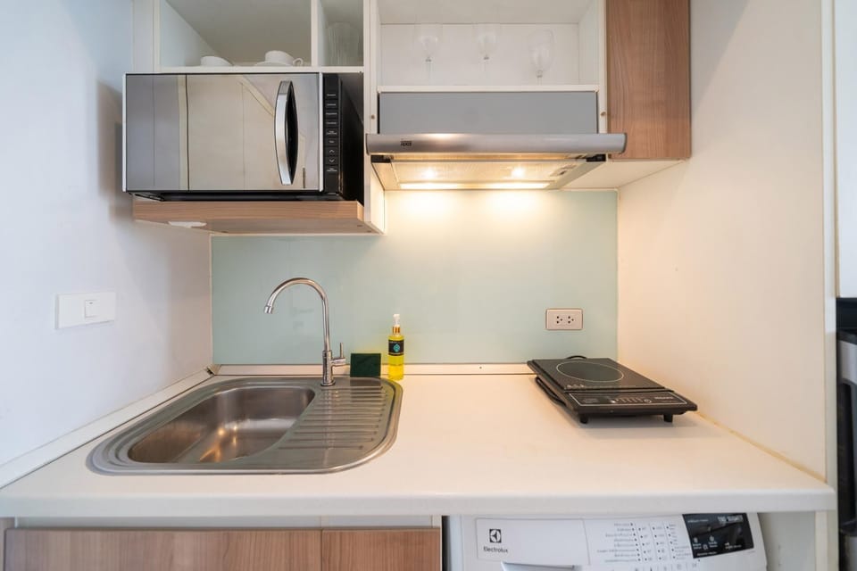 Bright apartment at Boat Avenue- fast WIFI, washer (15145)