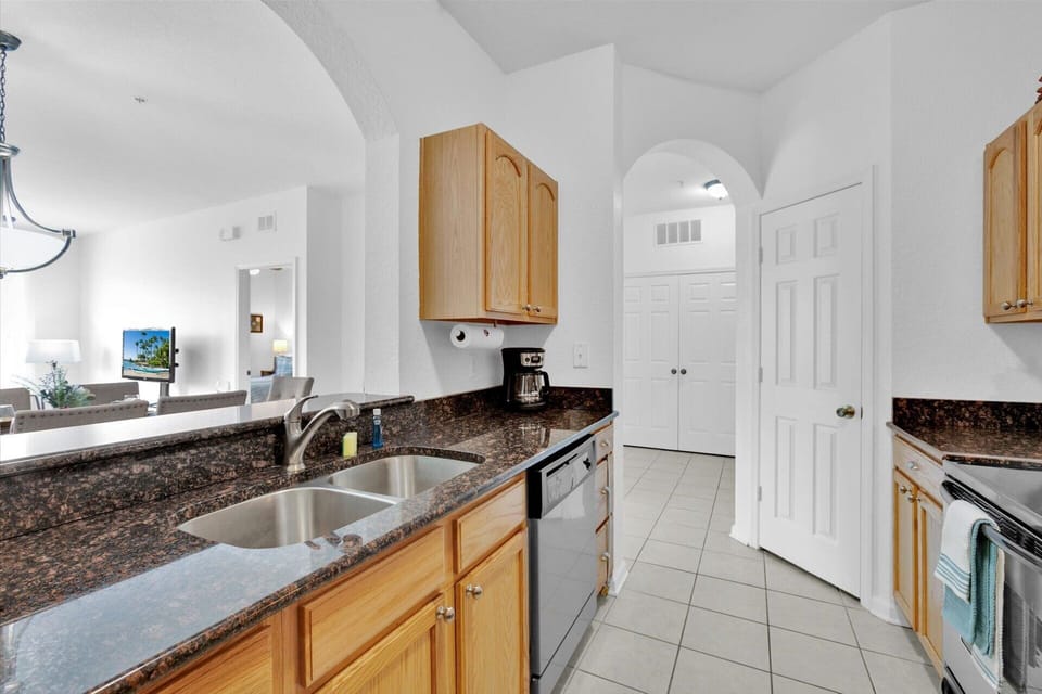 Kitchen (Angle)