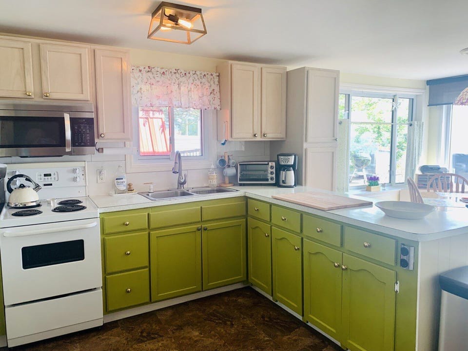 Kichen - Stove with Oven- Microwave & Coffee 